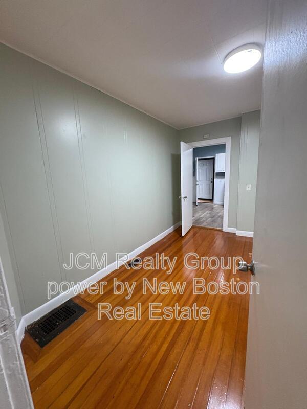 Building Photo - 144 Bloomingdale St