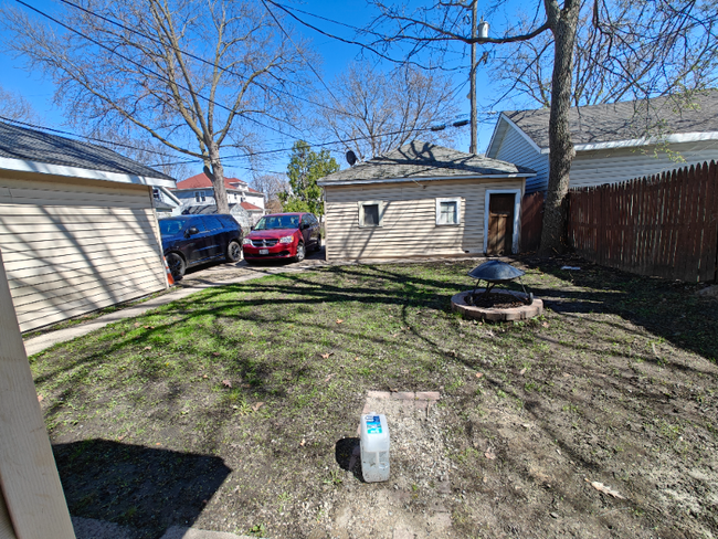 Building Photo - 422 N Maple Ave
