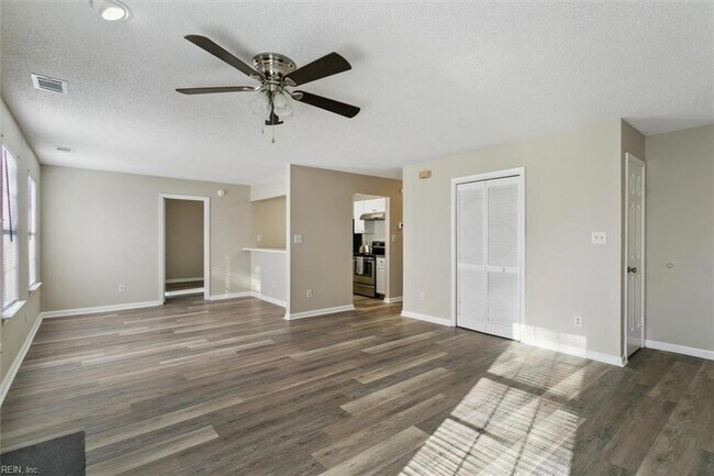 Building Photo - 213 Quarter Trail