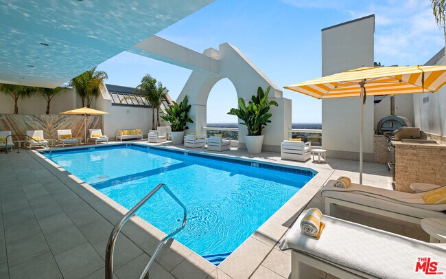 Building Photo - 10520 Wilshire Blvd