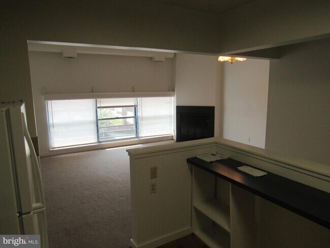 Building Photo - 3 N Christopher Columbus Blvd