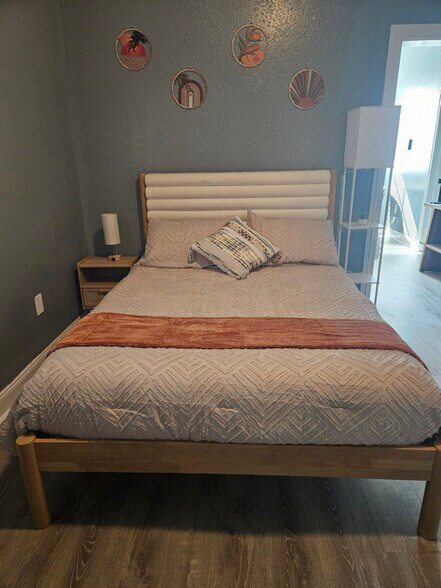 Building Photo - 910 N Rocheblave St