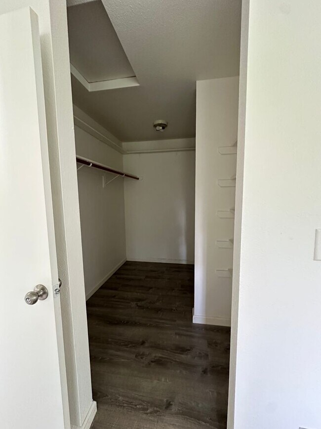 Building Photo - Charming 3-bedroom ,2-bathroom & Fully Fenced