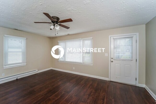 Building Photo - 3 Bedroom Pet-Friendly Home in Louisville, KY with Main Street Renewal