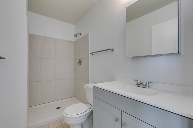 Building Photo - 6987 Mendon Ln