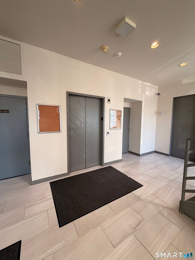 Building Photo - 49 Day St