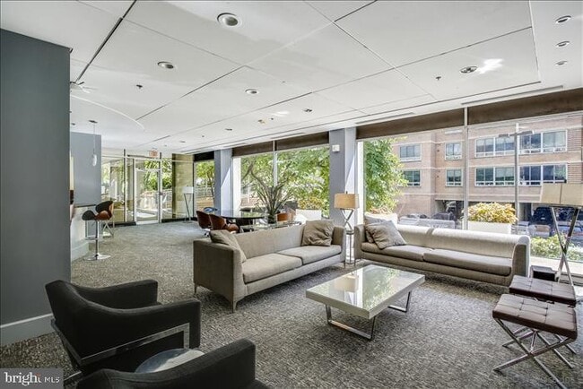 Building Photo - 800 4th St SW