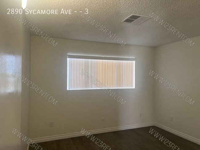 Building Photo - 2890 Sycamore Ave