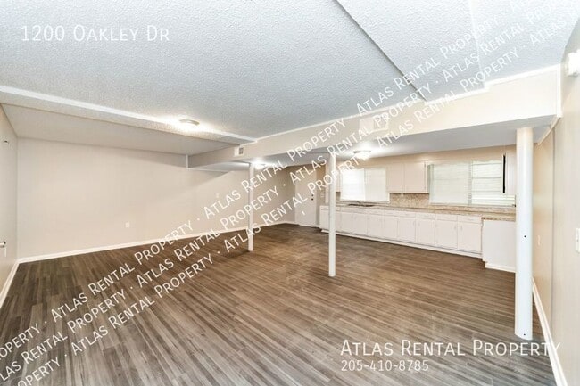 Building Photo - 1200 Oakley Dr