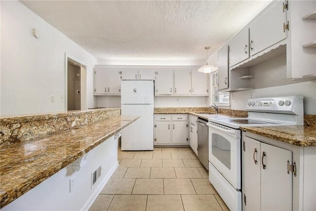 Building Photo - 1174 Arborvista Dr NE