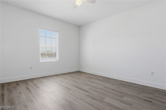 Building Photo - 723 Ivan Ave S