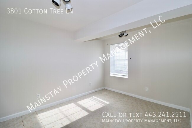 Building Photo - Beautiful 5 Bedroom SFH in Family Friendly...