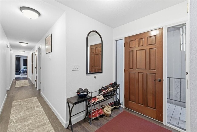 Building Photo - 401 Eastwood Dr