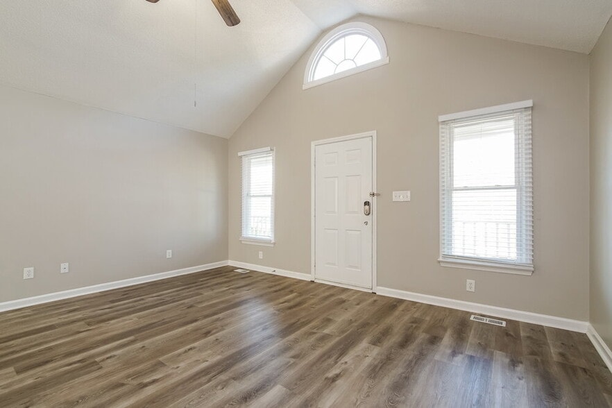 Building Photo - 3007 Brittany Dr