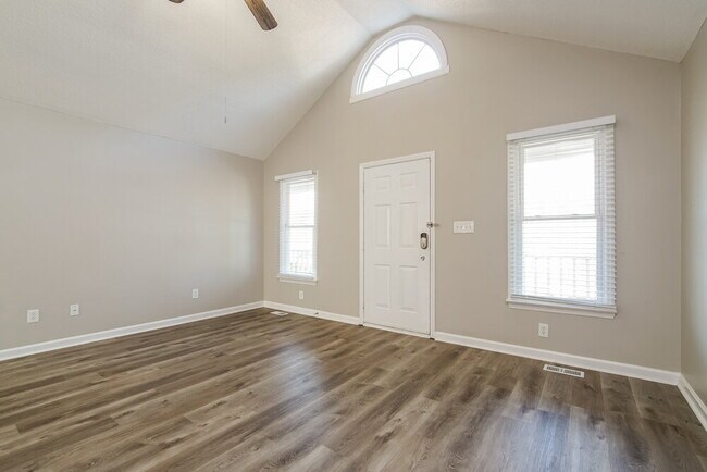 Building Photo - 3007 Brittany Dr