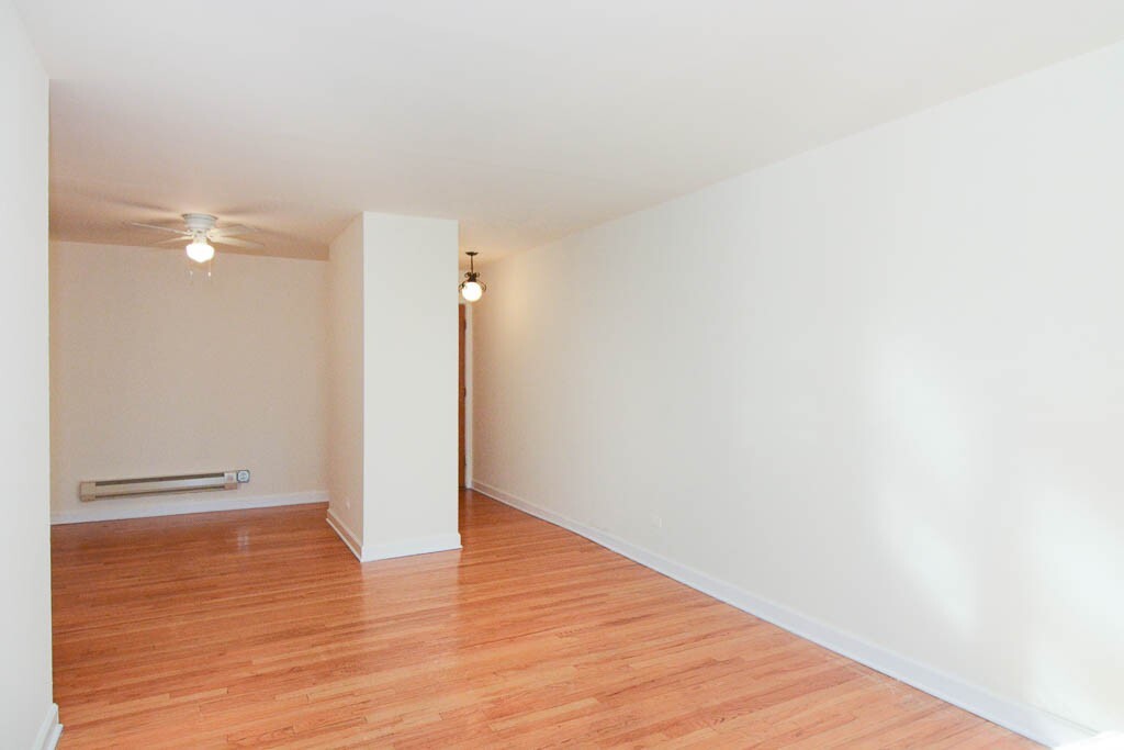 Building Photo - 663 W Wrightwood Ave