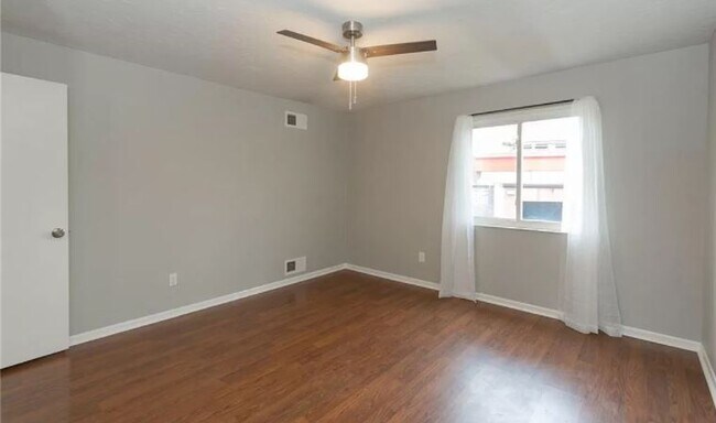 Building Photo - 22081 River Oaks Dr