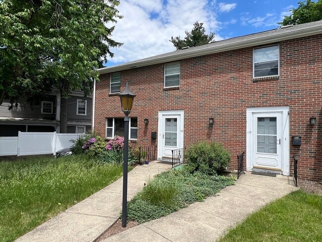 Primary Photo - 177 Warren St