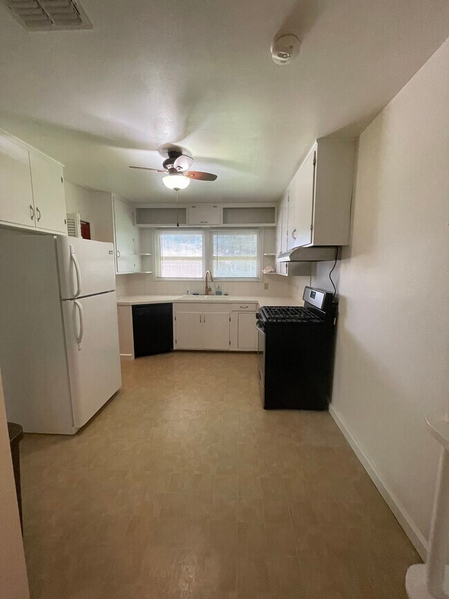 Building Photo - 1010 Peerman Pl