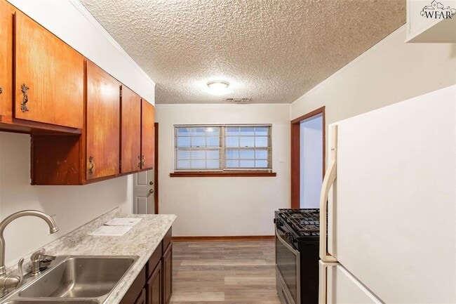 Building Photo - 2939 Moffett Ave