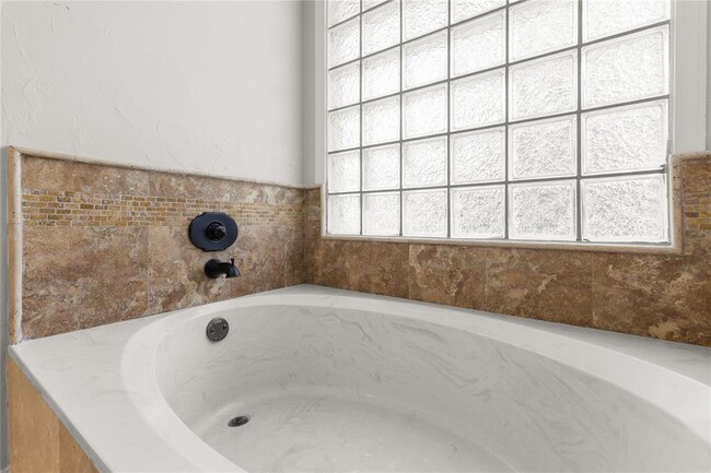 Building Photo - 2922 Deer Hollow Dr