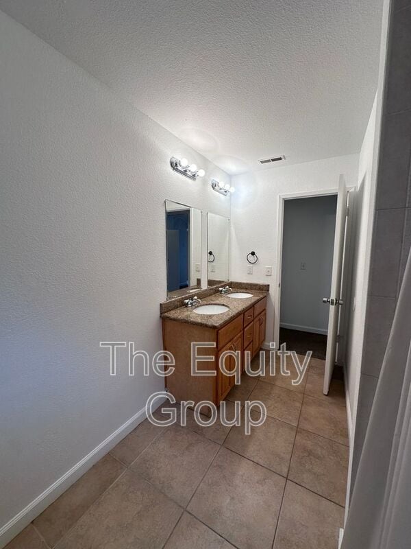 Building Photo - 534 Ash St