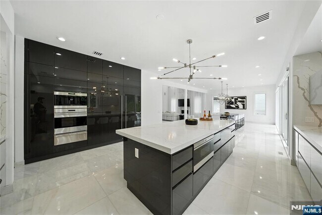 Building Photo - 44 Floral Terrace