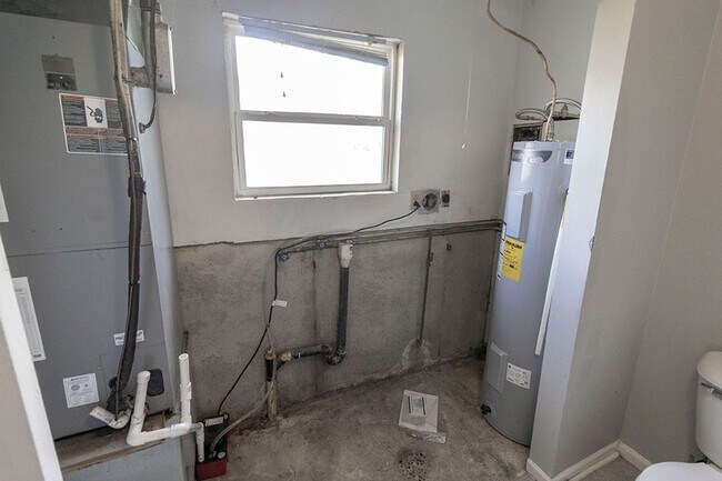 Building Photo - 7217 N Moberly Dr