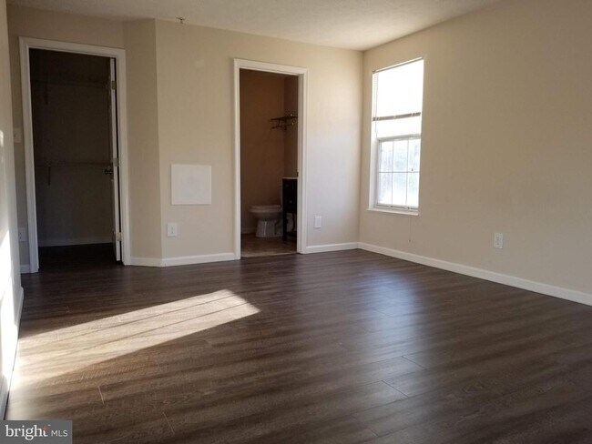 Building Photo - 696 Winding Stream Way
