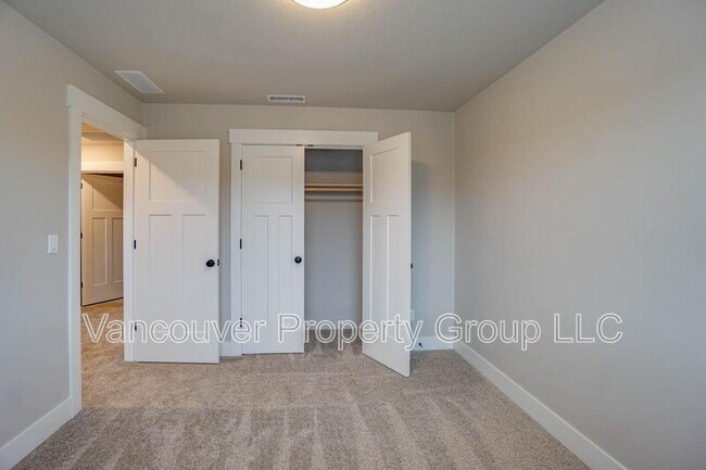 Building Photo - 2351 E Otter Lp