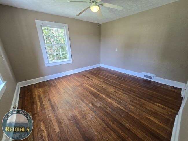 Building Photo - 310 Ridge St NW