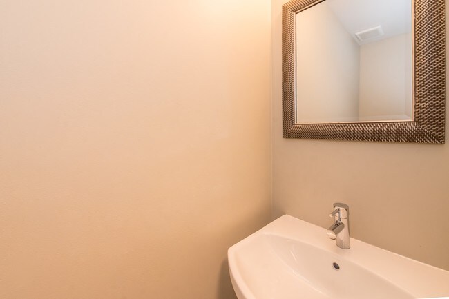 Building Photo - 2527 Queen Annes Ln NW