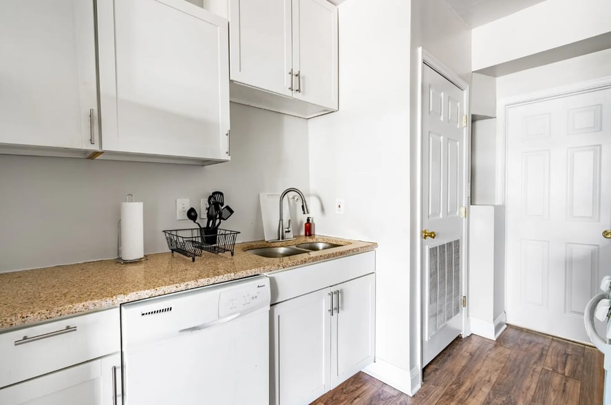 Unit 2 Kitchen - 1613 F St NE