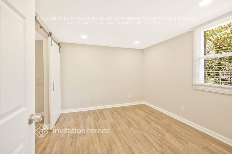 Building Photo - 4856 Torbay Dr