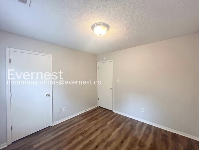 Building Photo - 5859 Shannon Dr