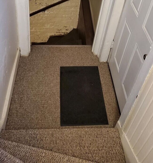 Building Photo - Remodeled & Spacious 4 Bedroom Lower Duplex in Walker's Point!