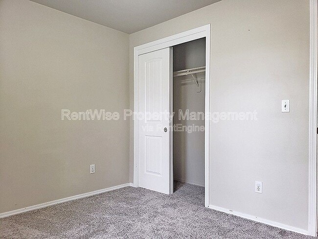 Building Photo - 6650 N Prescott Ave