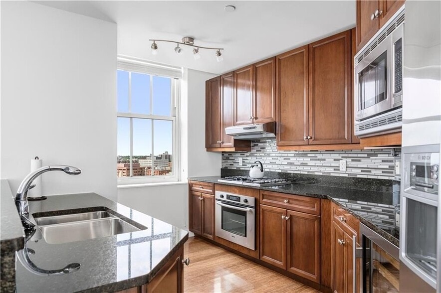 Building Photo - 1 W Exchange St