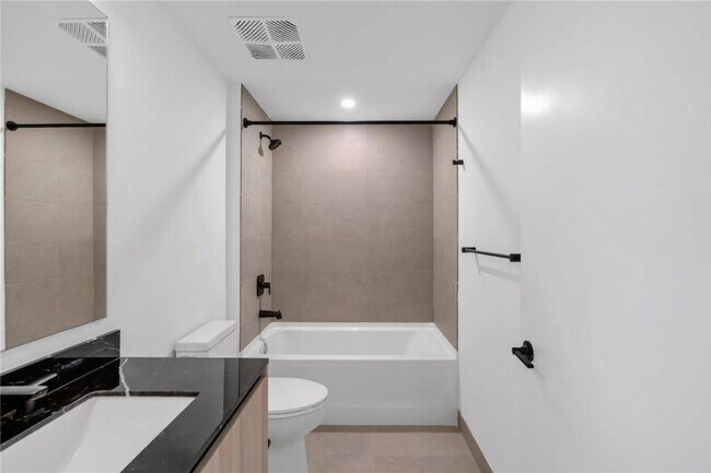 Building Photo - 225 N Miami Ave