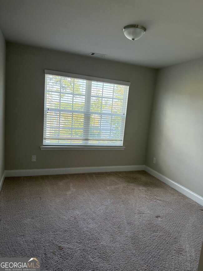 Building Photo - 139 Lookout Way