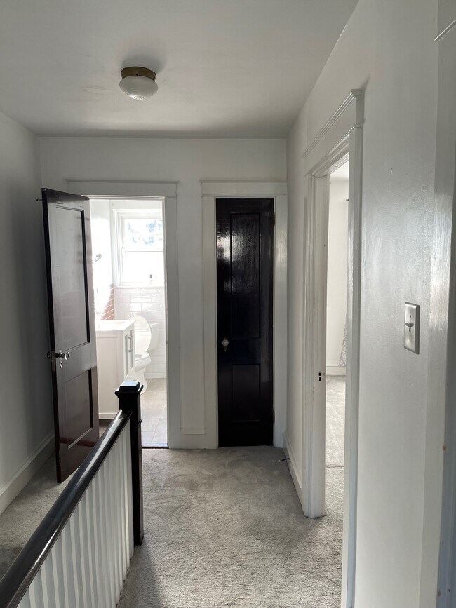 Building Photo - 714 3rd St