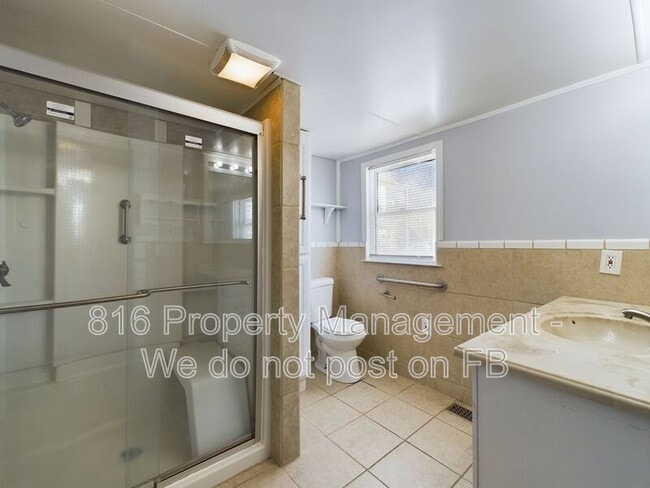 Building Photo - 1127 S Hocker Dr