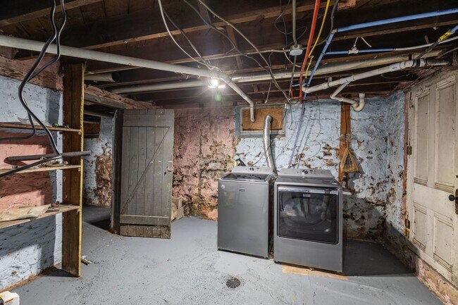 Building Photo - ds1233