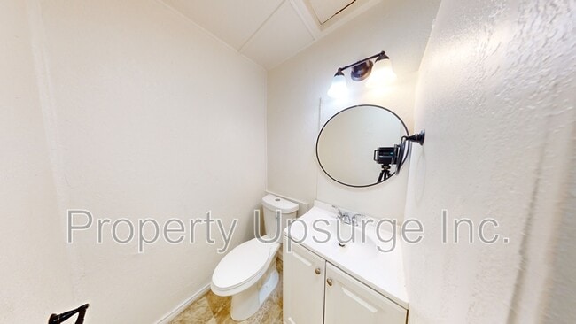 Building Photo - 2717 Twin View Blvd