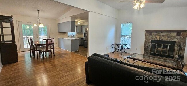 Building Photo - 8106 Tamalpais Ct