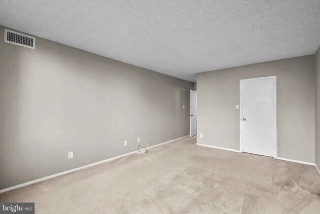 Building Photo - 5225 Pooks Hill Rd