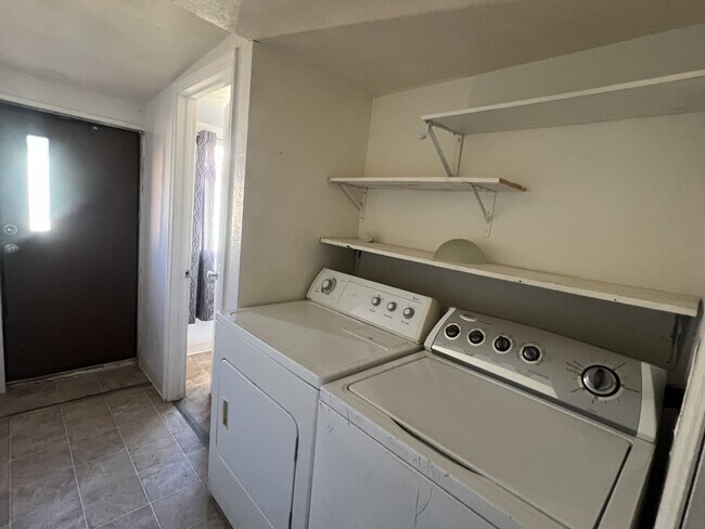 Building Photo - 1565 Ray's Rd