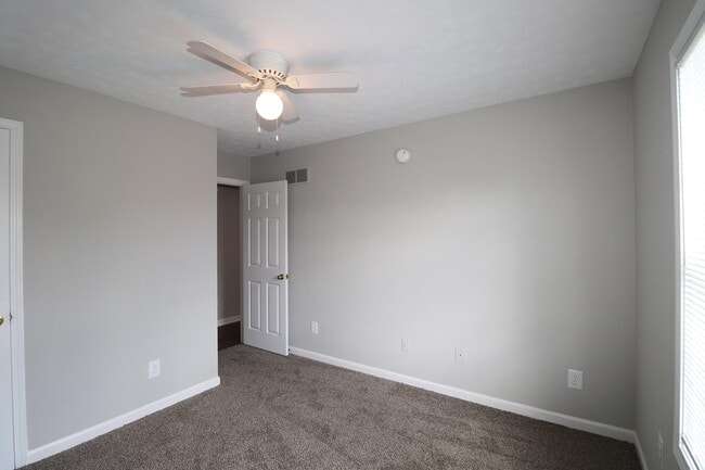Building Photo - 215 Elkchester Cir