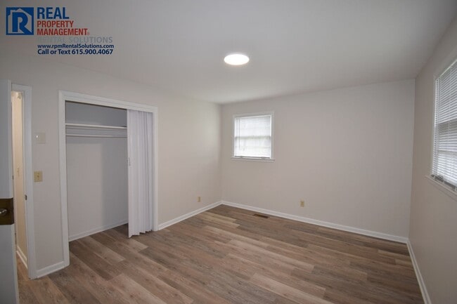 Building Photo - 1513 Lakeshore Dr