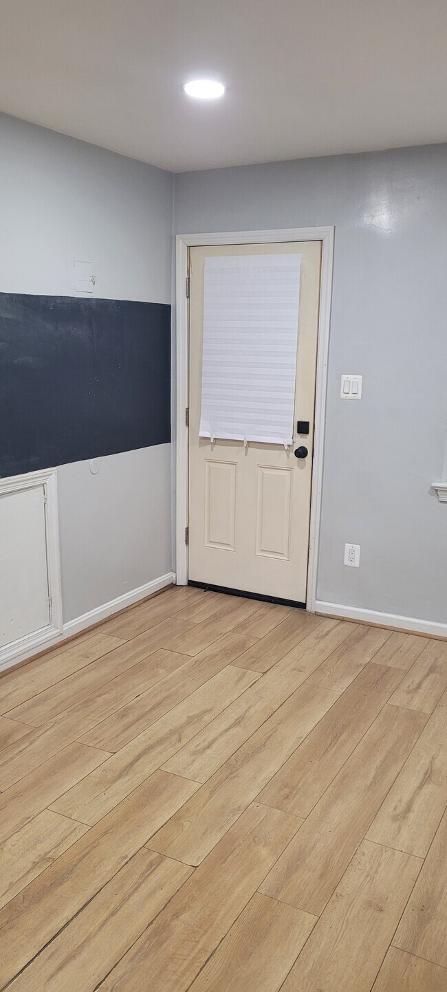 Building Photo - 1248 16th St NE